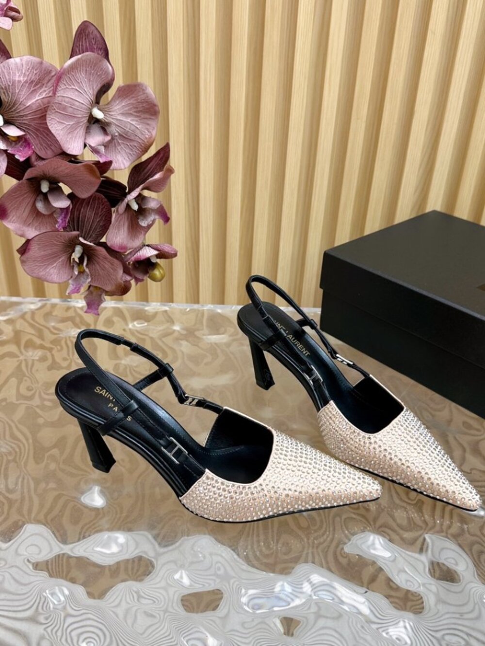 Classic Saint Laurent shoes: A Stylish and Versatile Choice for Elegance